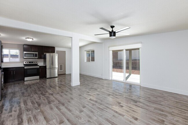 Building Photo - Stylish 4-Bedroom Single-Story Home with M...