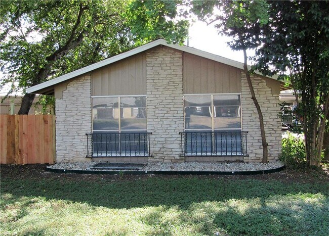 Primary Photo - 2724 St Edwards Cir