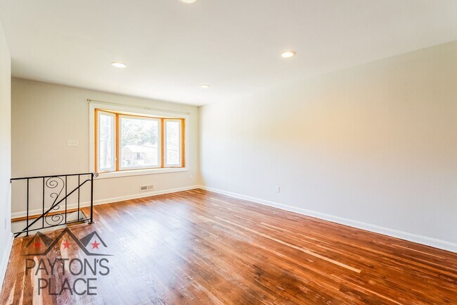 Building Photo - Spacious Single Family home with Huge Backyard and Parking