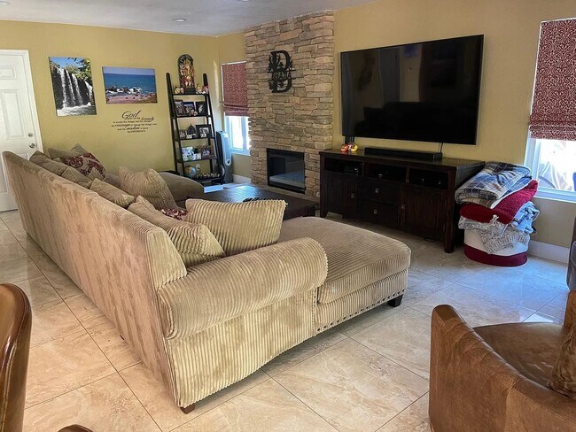 Building Photo - Rare opportunity spacious remodeled Camarillo Home on cul-de-sac