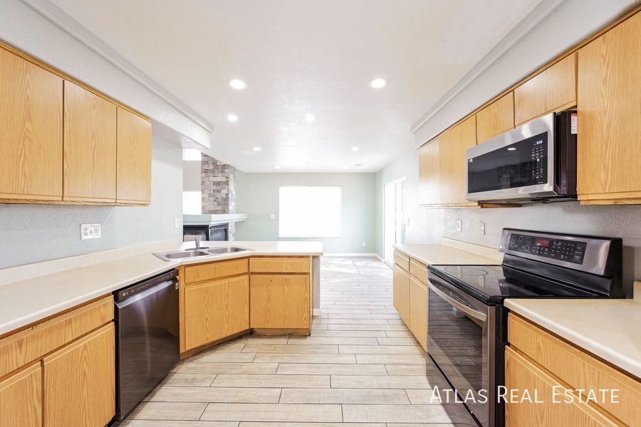 Building Photo - 4834 N Genoa St