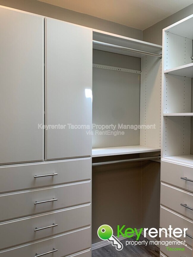 Building Photo - 3009 208th Ave E