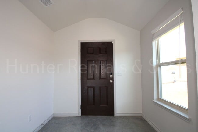 Building Photo - 805 Freedom Cir