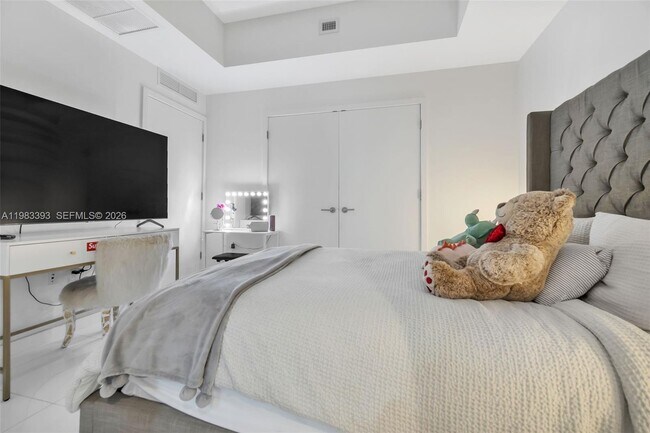 Building Photo - 851 NE 1st Ave