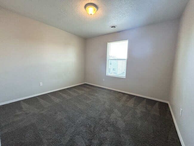 Building Photo - Discover Tranquil Living at Ariposa Park: 4BR, 2.5BA Home