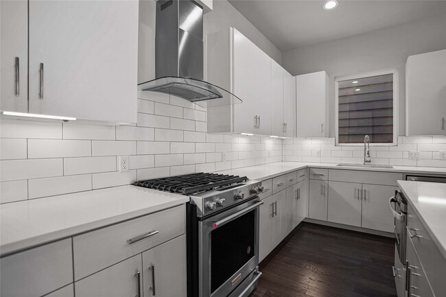 Building Photo - 3306 Cline St