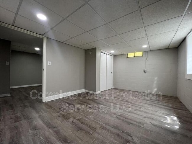 Building Photo - 205 Elm St