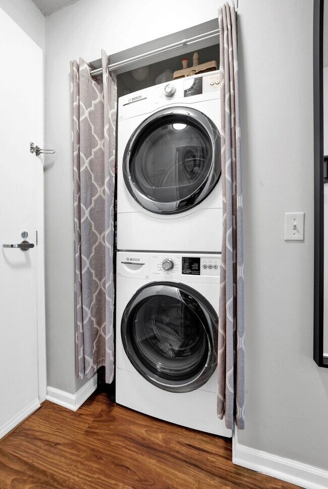 Building Photo - 545 N Dearborn St