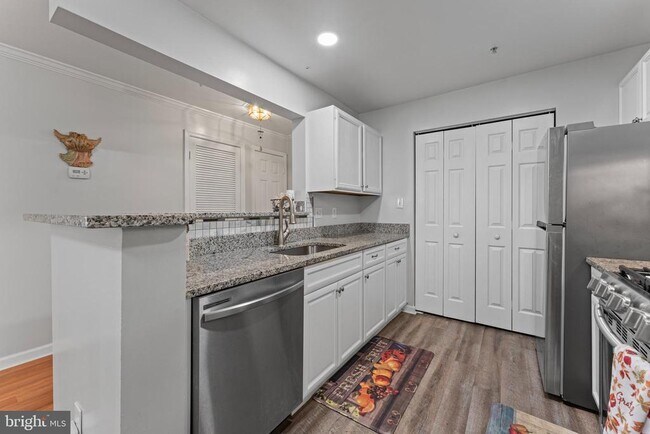Building Photo - 8099 Lacy Dr