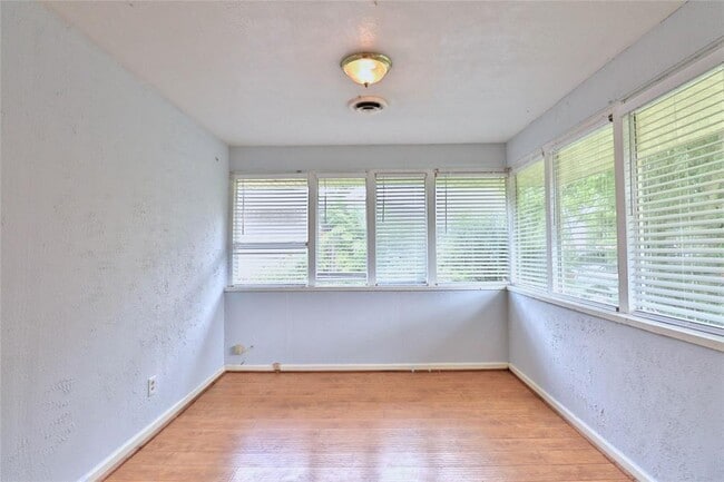 Building Photo - 3210 Cloverdale St