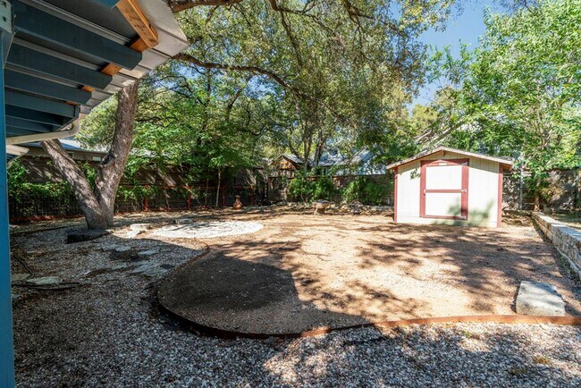 Building Photo - 1504 W 39th 1/2 St