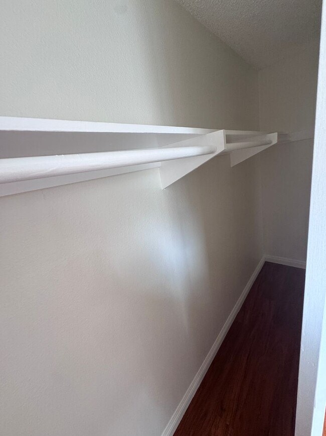 Building Photo - 4 bed townhouse central  Clairemont