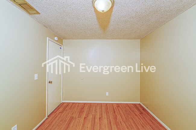 Building Photo - 2524 Oak Leaf Ln