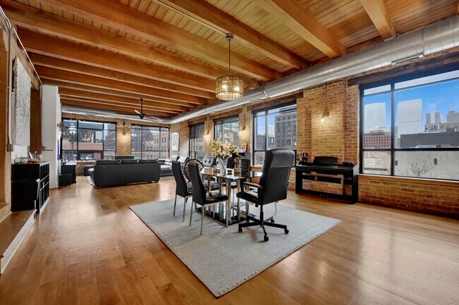 Building Photo - 935 W Randolph St