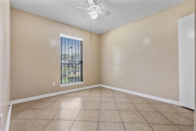 Building Photo - 6631 Villarreal Dr