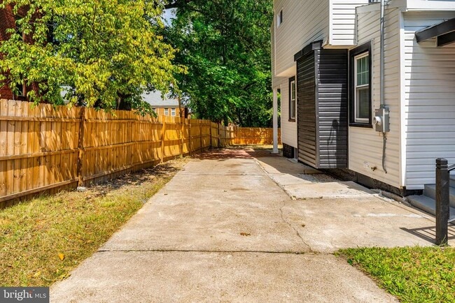 Building Photo - 2800 Upshur St