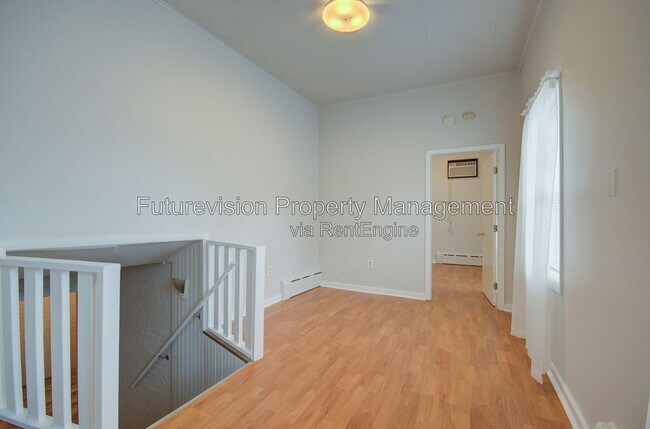 Building Photo - 519 N Chicago St