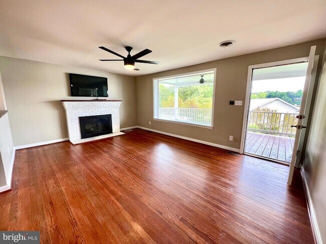Building Photo - 504 Walnut Dr