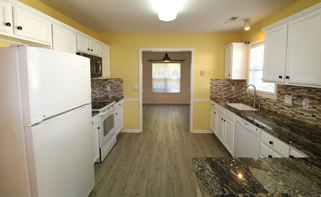 Building Photo - 128 Dover Dr