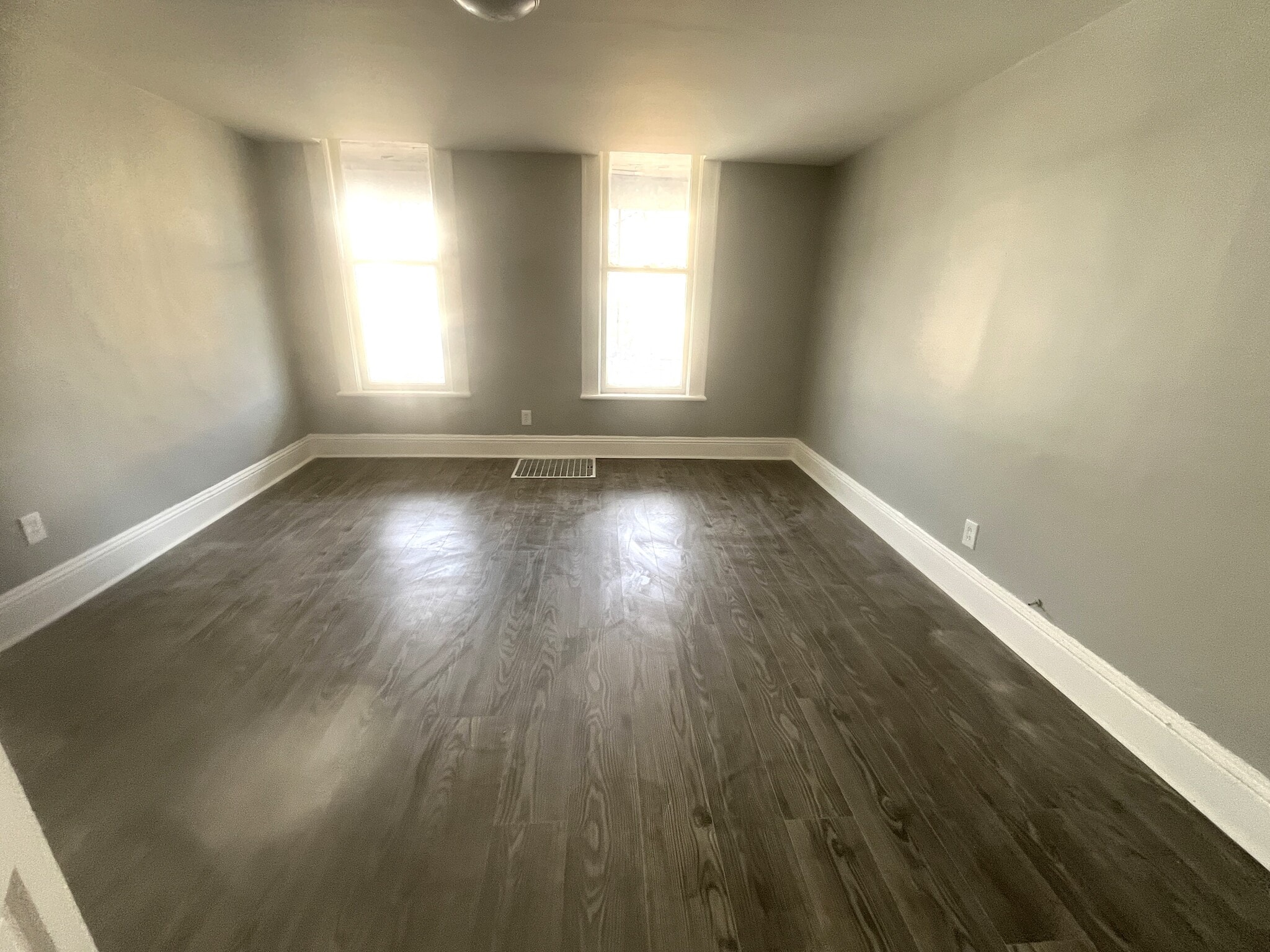 Building Photo - 417 W 17th St