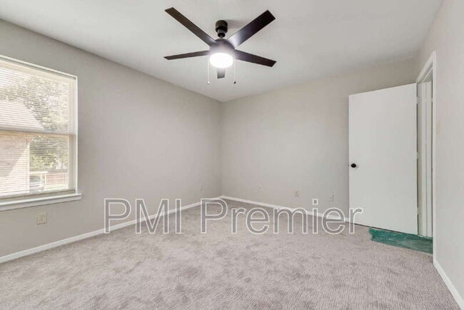Building Photo - 105 Wildwood Ct