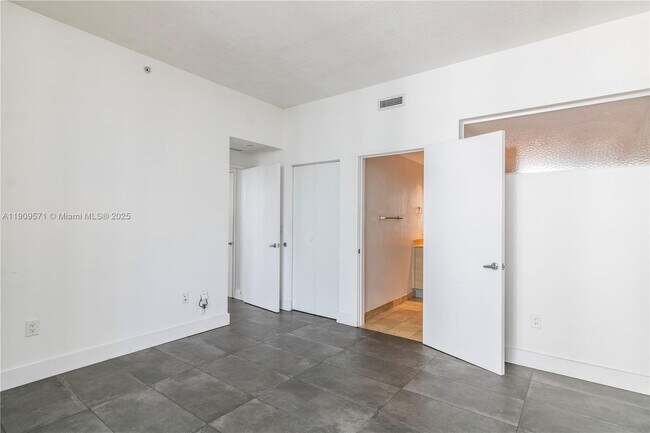 Building Photo - 350 NE 24th St