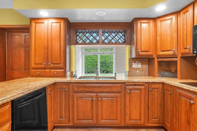 Building Photo - PENDING