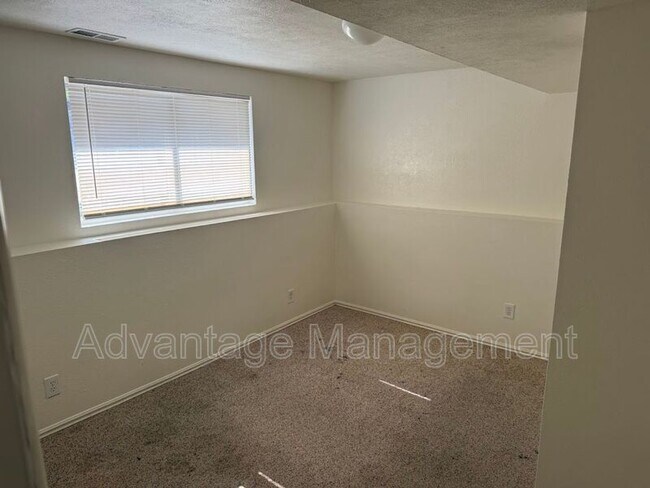 Building Photo - 927 S 1635 W St