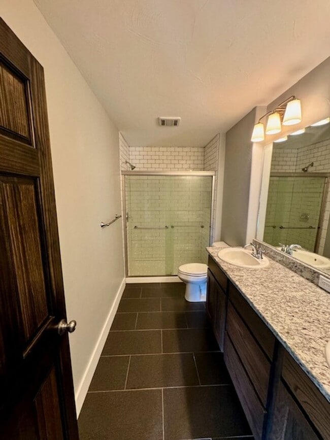 Building Photo - 3 Bedroom, 2 1/2 Bathroom Townhouse -2 weeks free rent with 1-year lease-