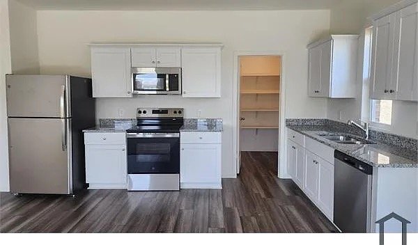 Building Photo - 8364 Sniptoe Dr