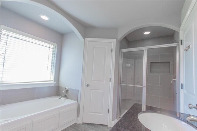 Building Photo - 3411 SW Gibson Ave