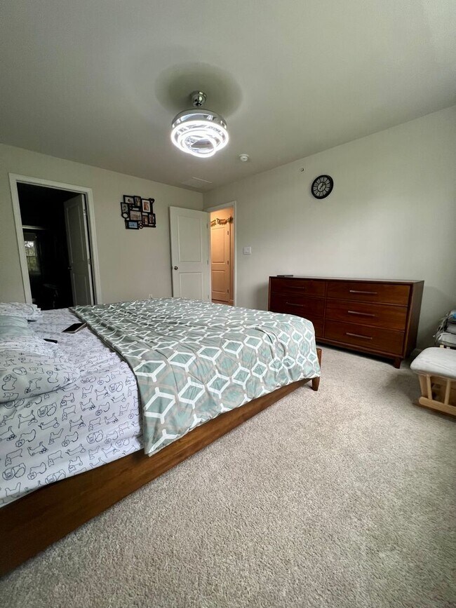 Building Photo - Stunning 4-Bed Townhome in Quakertown! Available NOW!