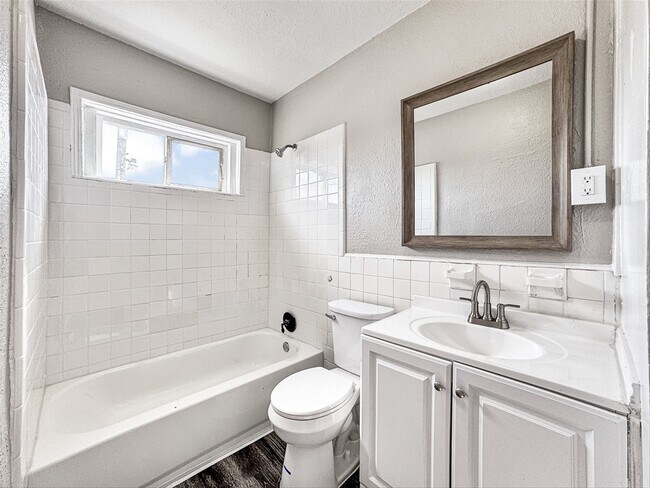 Building Photo - 905 3rd Ave N