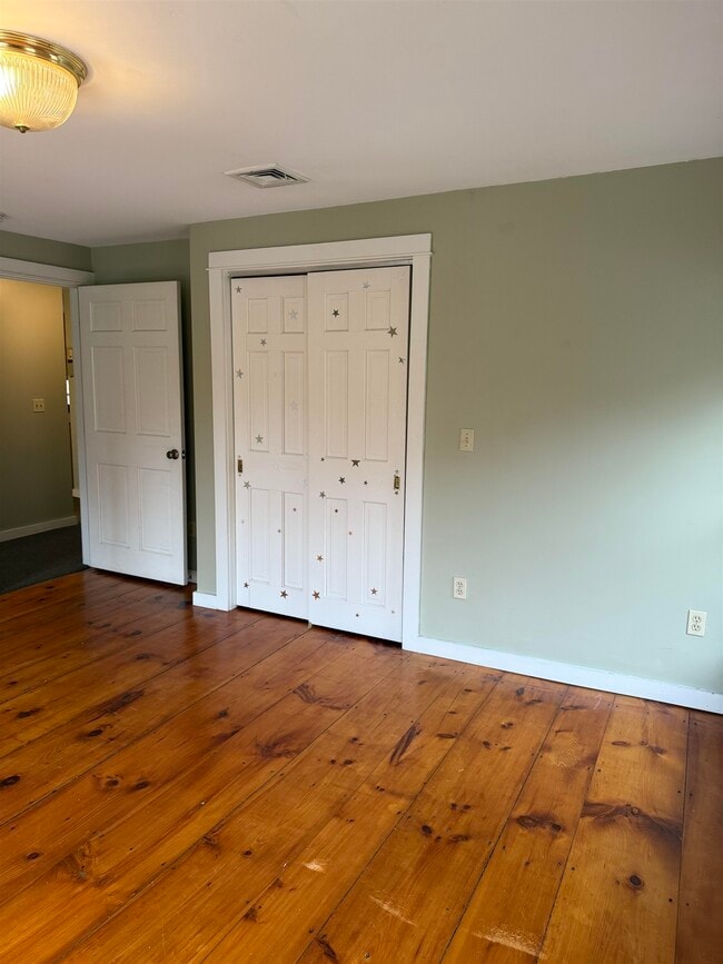 Building Photo - 586 Bellows Falls Rd