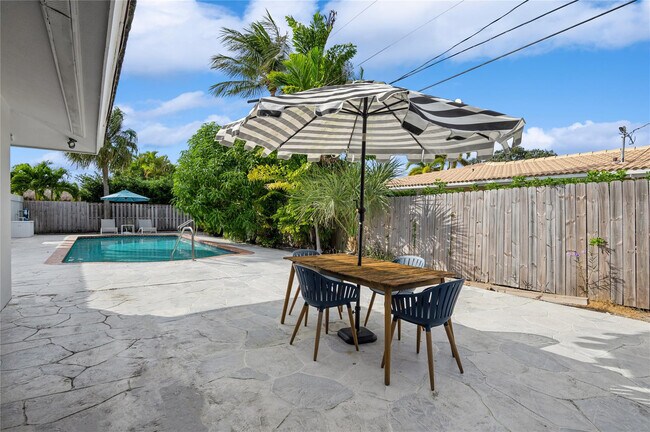 Building Photo - 2657 NE 26th St