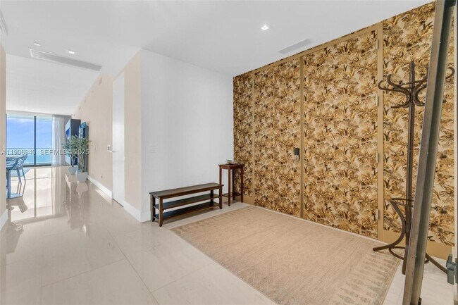 Building Photo - 18975 Collins Ave