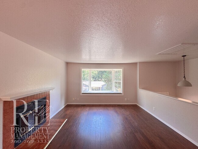 Building Photo - Freshly Painted East Bremerton Home with Expansive Decks & Flexible Living Space