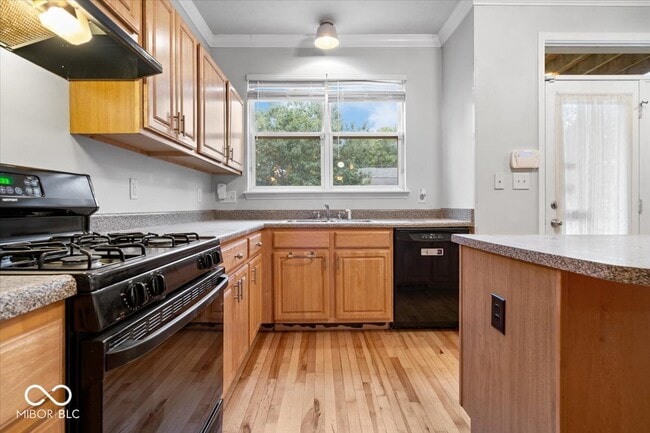 Building Photo - 2405 N Park Ave