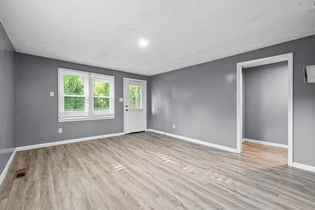 Building Photo - 715 Elder St