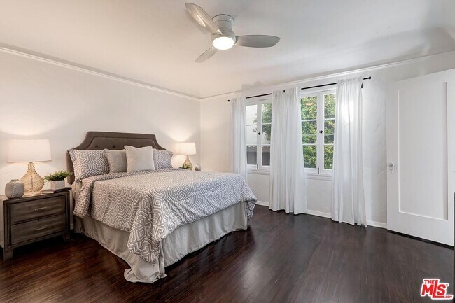 Building Photo - 373 S Crescent Heights Blvd