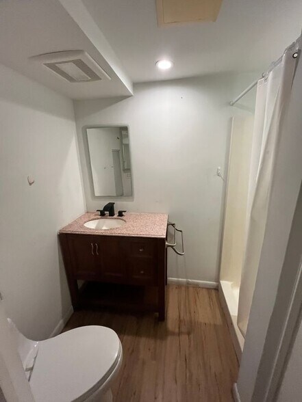 Building Photo - 1001 SE 2nd Ct