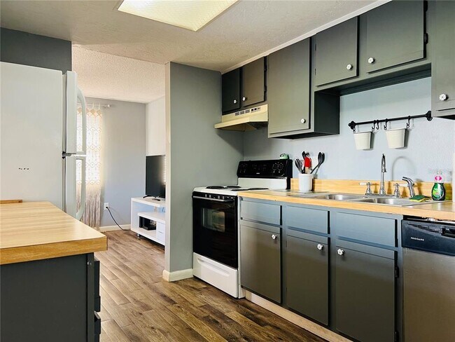 Building Photo - 5026 Water Oak Dr