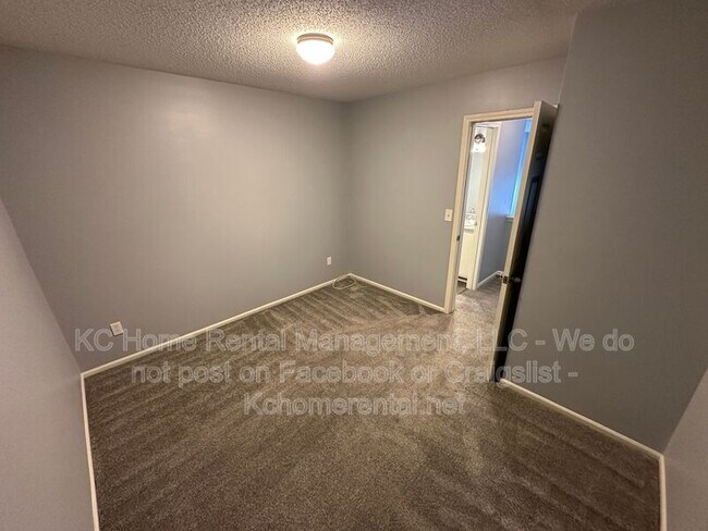 Building Photo - 9000 E 85th Pl