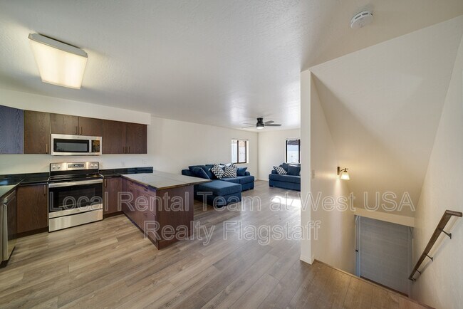 Building Photo - 55 S Pinegrove Rd