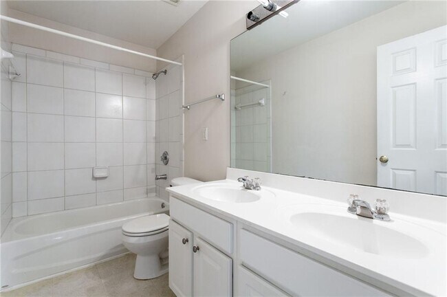 Building Photo - 910 Wendlebury Ct