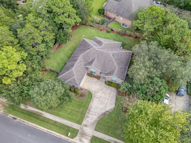 Building Photo - Gorgeous Southern Living Home in Coveted S...