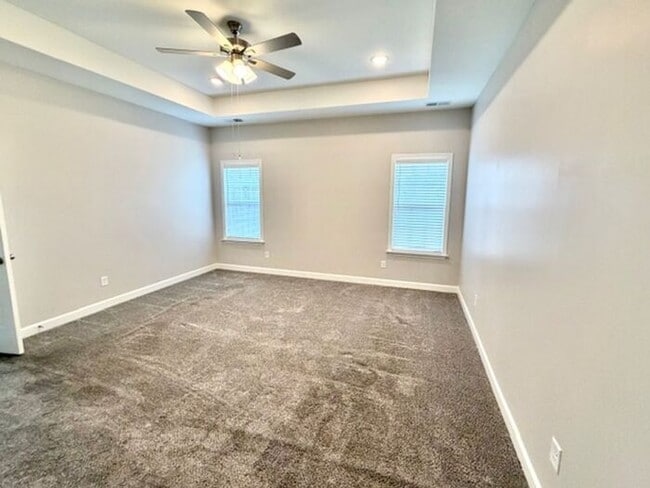 Building Photo - 5 BR 3 full bath home now Available in Walls MS