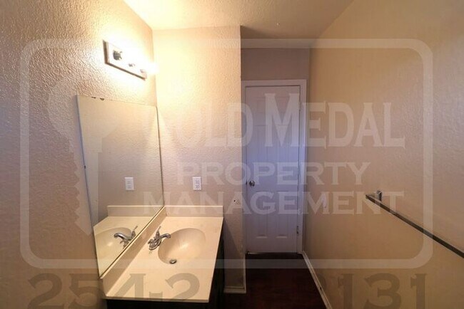 Building Photo - 2806 Cantabrian Dr