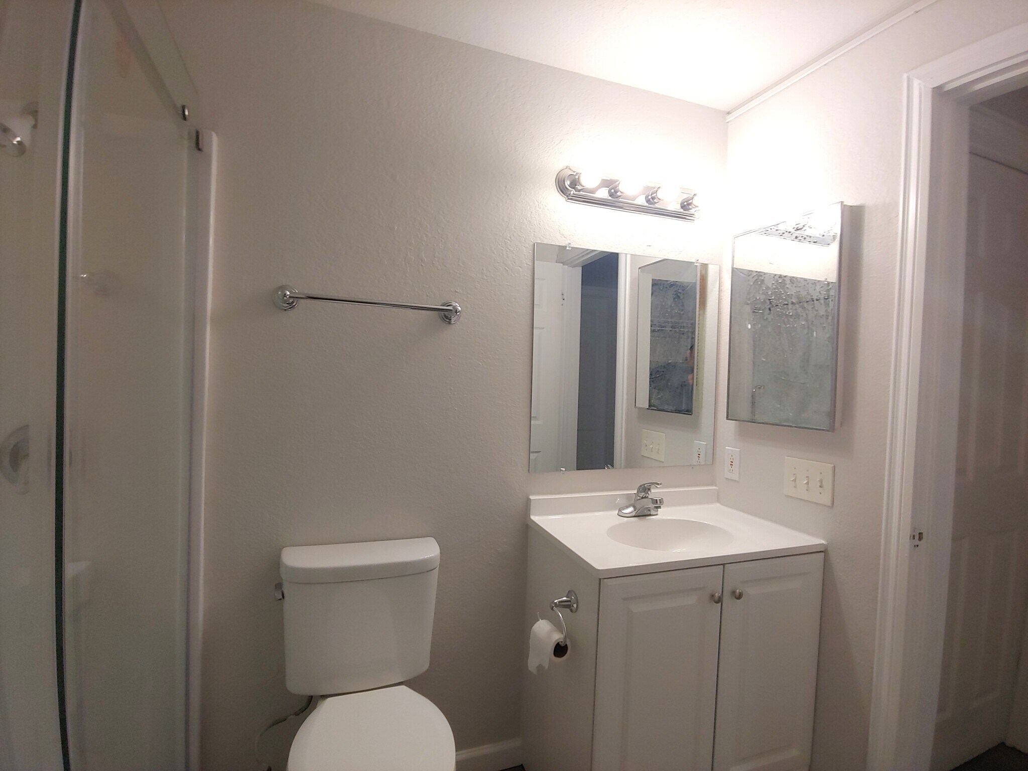 Building Photo - 9484 Redmond Woodinville Rd NE