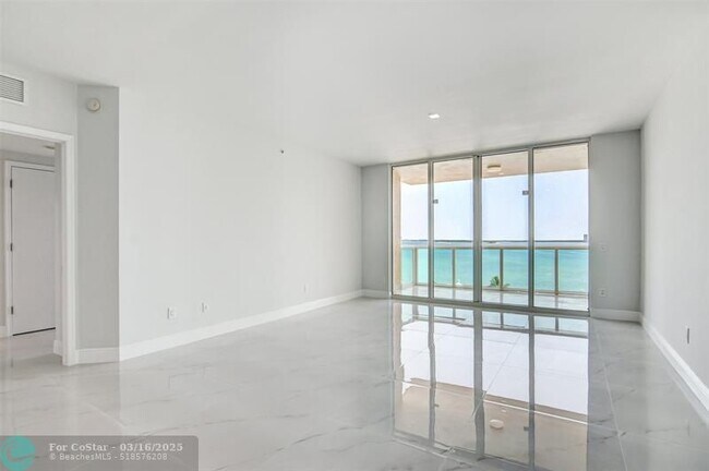 Building Photo - 2650 Lake Shore Dr